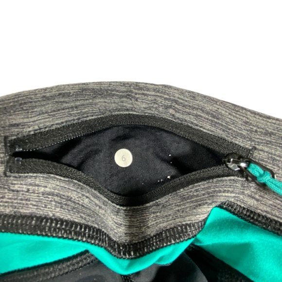 Lululemon Women's Black and Teal Capri Leggings - Picture 5 of 6